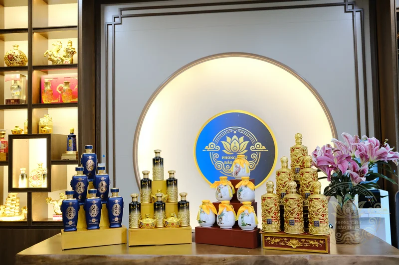 Rượu dâng lễ tại Phong thuỷ Bảo Thiên